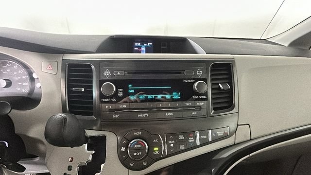 Used 2014 Toyota Sienna LE AWD/4WD image 22