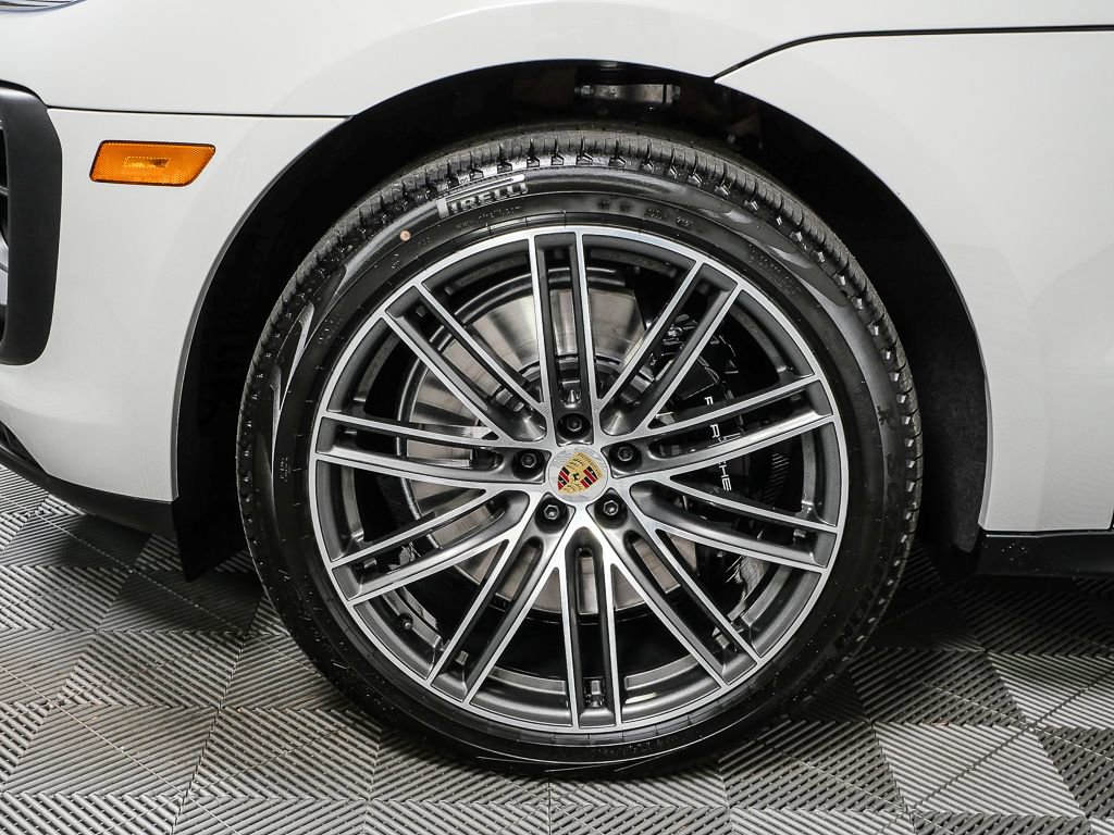 New 2026 Porsche Macan GTS image 40