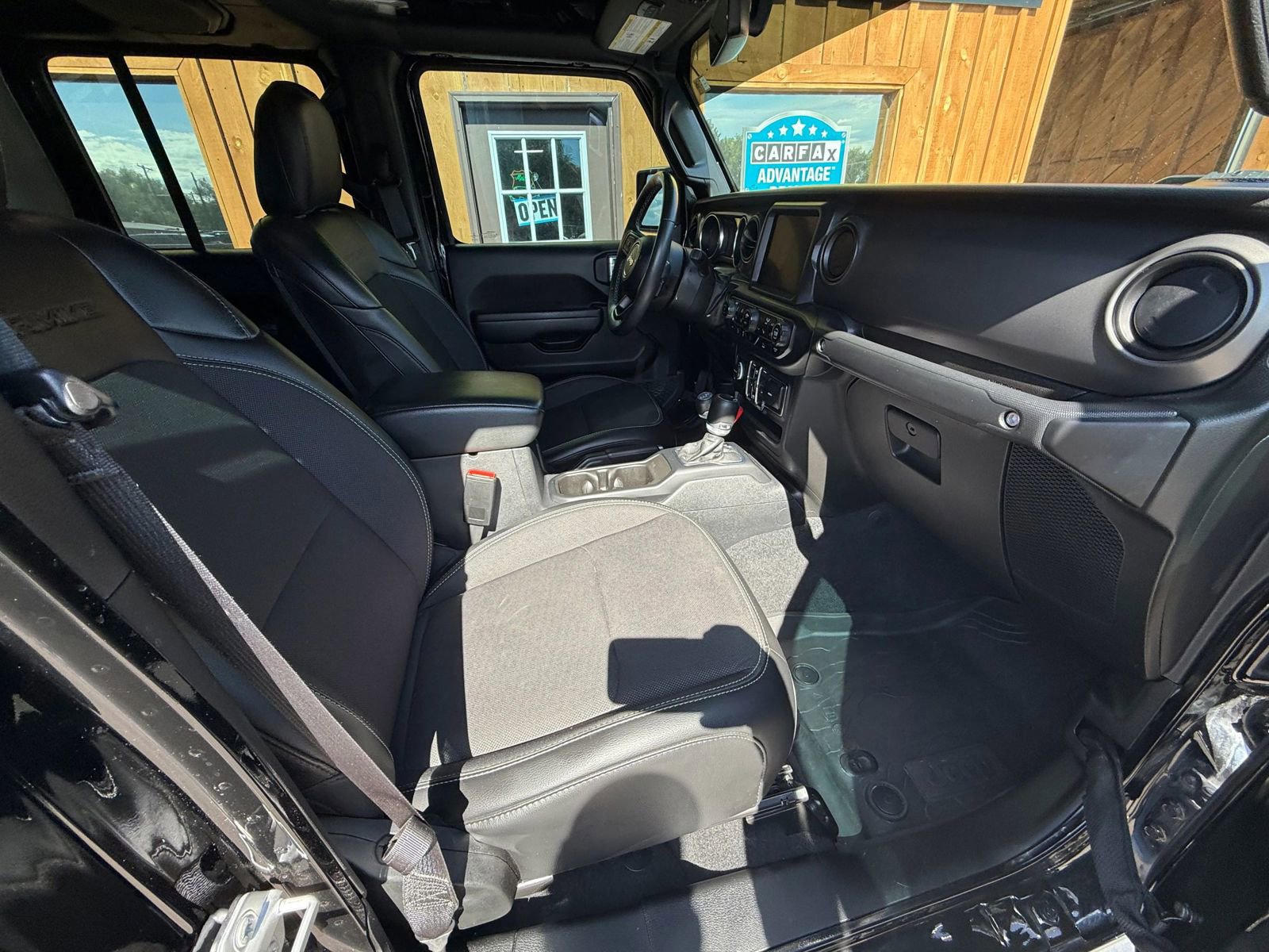 Used 2023 Jeep Gladiator Sport image 15