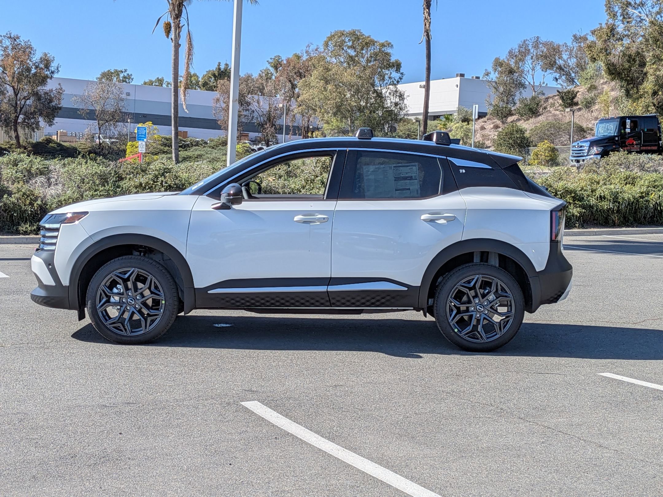 New 2026 Nissan Kicks SR w/ SR Premium Package image 4