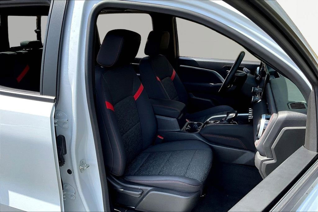 Used 2024 Chevrolet Colorado Z71 w/ Z71 Convenience Package 2 image 20