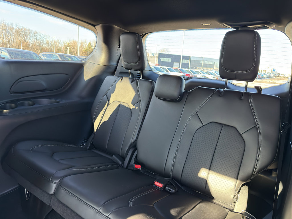 New 2026 Chrysler Pacifica Select w/ S Appearance Package FWD image 33