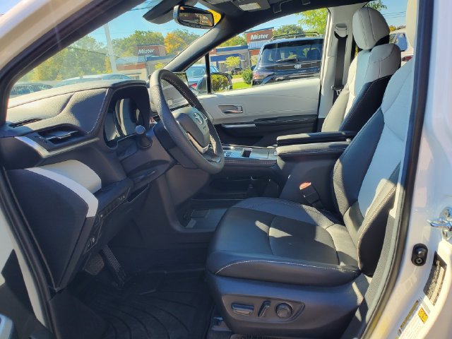 Used 2026 Toyota Sienna XSE AWD/4WD image 19