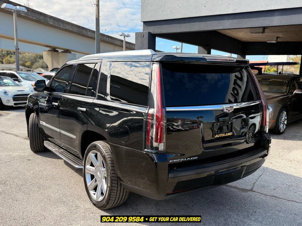 Used 2019 Cadillac Escalade Luxury AWD/4WD image 4