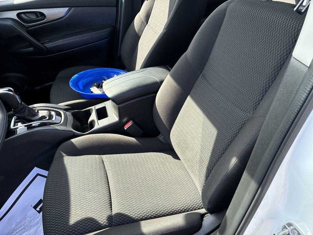 Used 2020 Nissan Rogue Sport S image 11