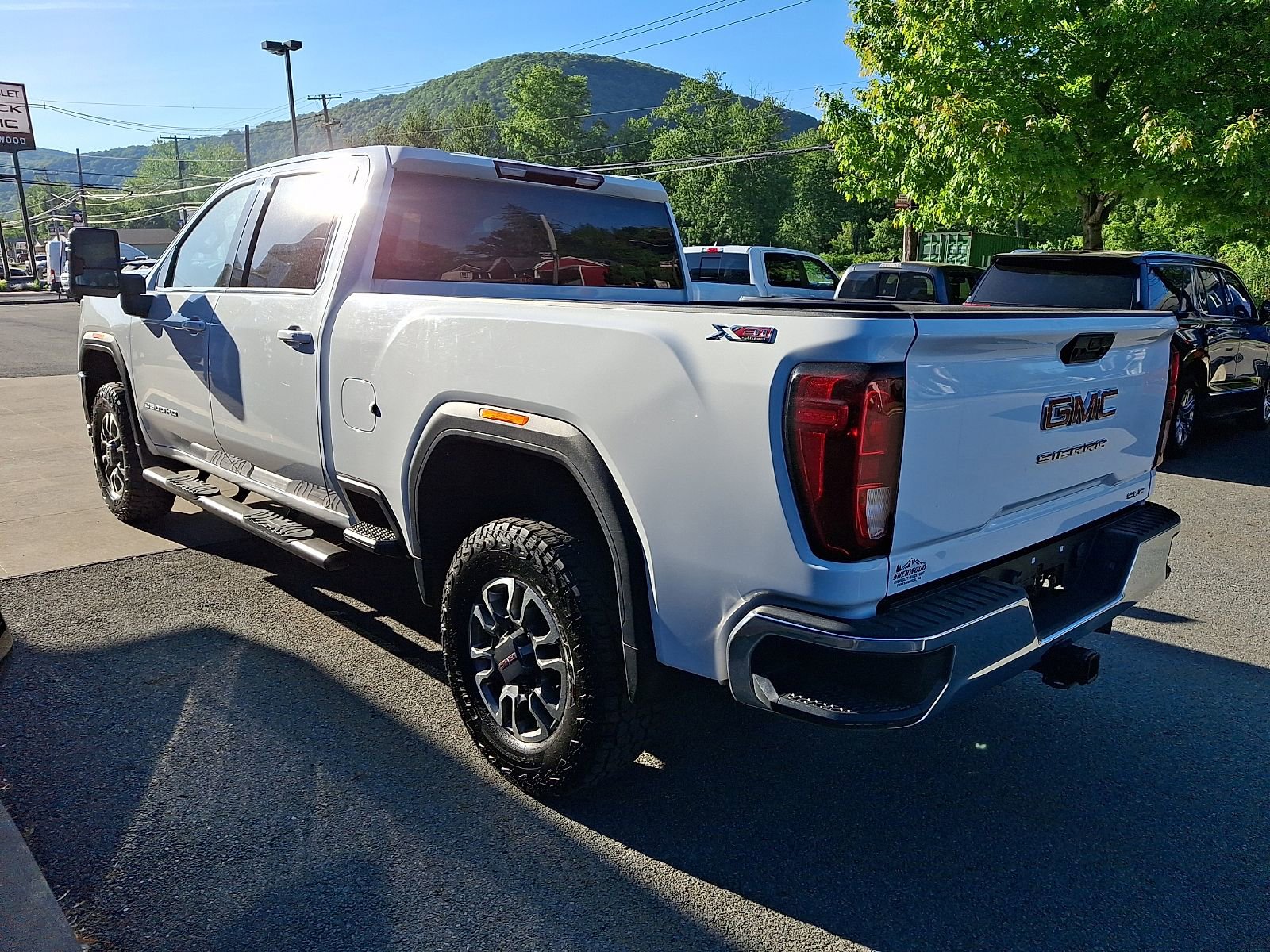 Used 2021 GMC Sierra 3500 SLE w/ SLE Value Package AWD/4WD image 4