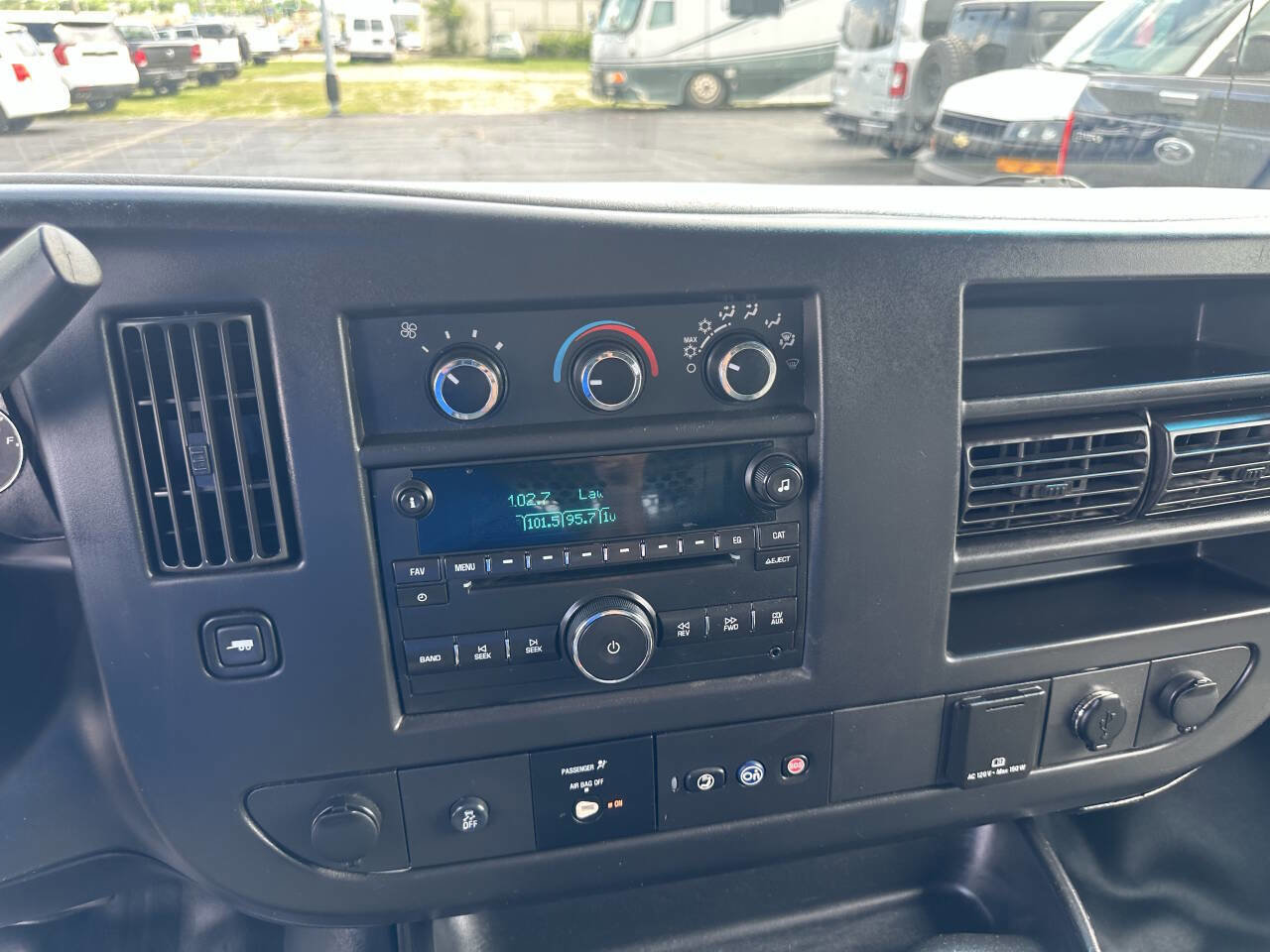 Used 2017 Chevrolet Express 2500 RWD image 22