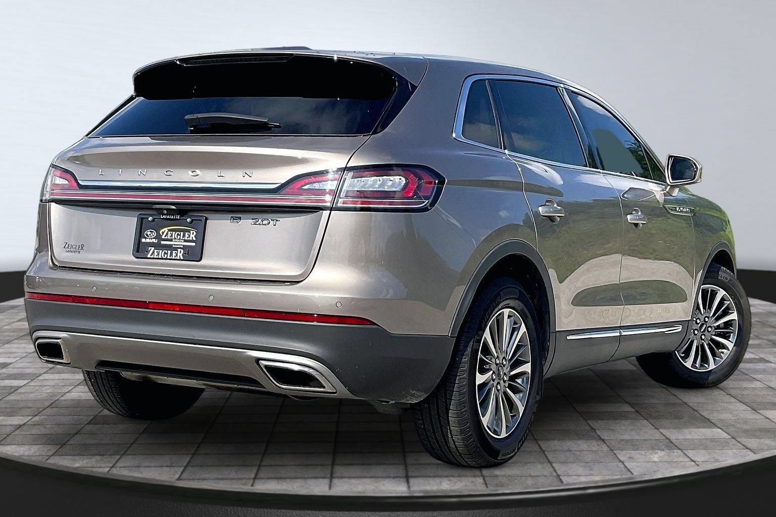 Used 2019 Lincoln Nautilus Select w/ Cargo Utility Package FWD image 2