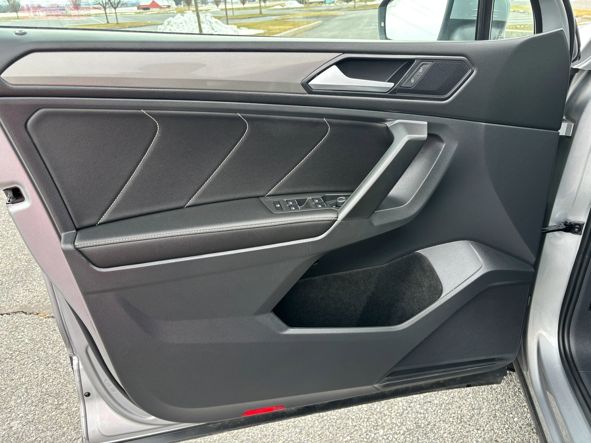 Used 2022 Volkswagen Tiguan SE image 15