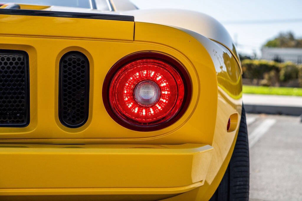 Used 2006 Ford GT RWD image 37