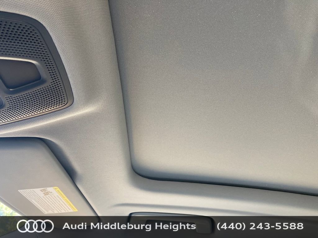 Used 2025 Audi Q5 Premium w/ Convenience Package image 42