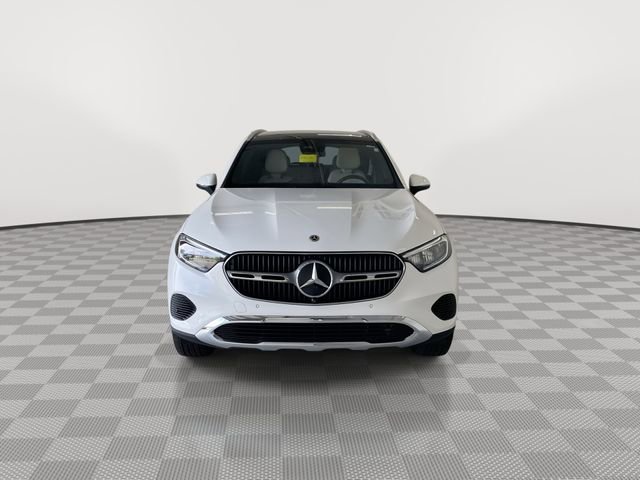 Used 2025 Mercedes-Benz GLC 300 4MATIC image 3