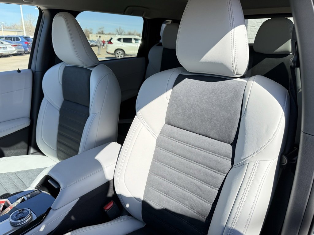 New 2026 Mitsubishi Outlander SE image 16