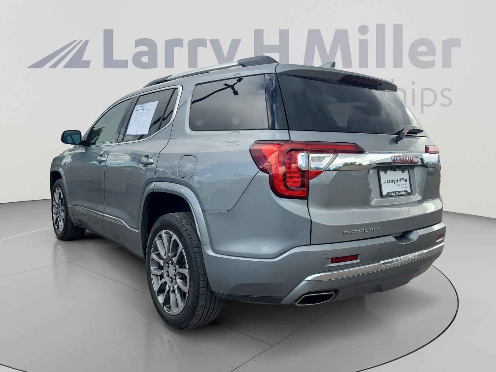Used 2023 GMC Acadia Denali FWD image 3