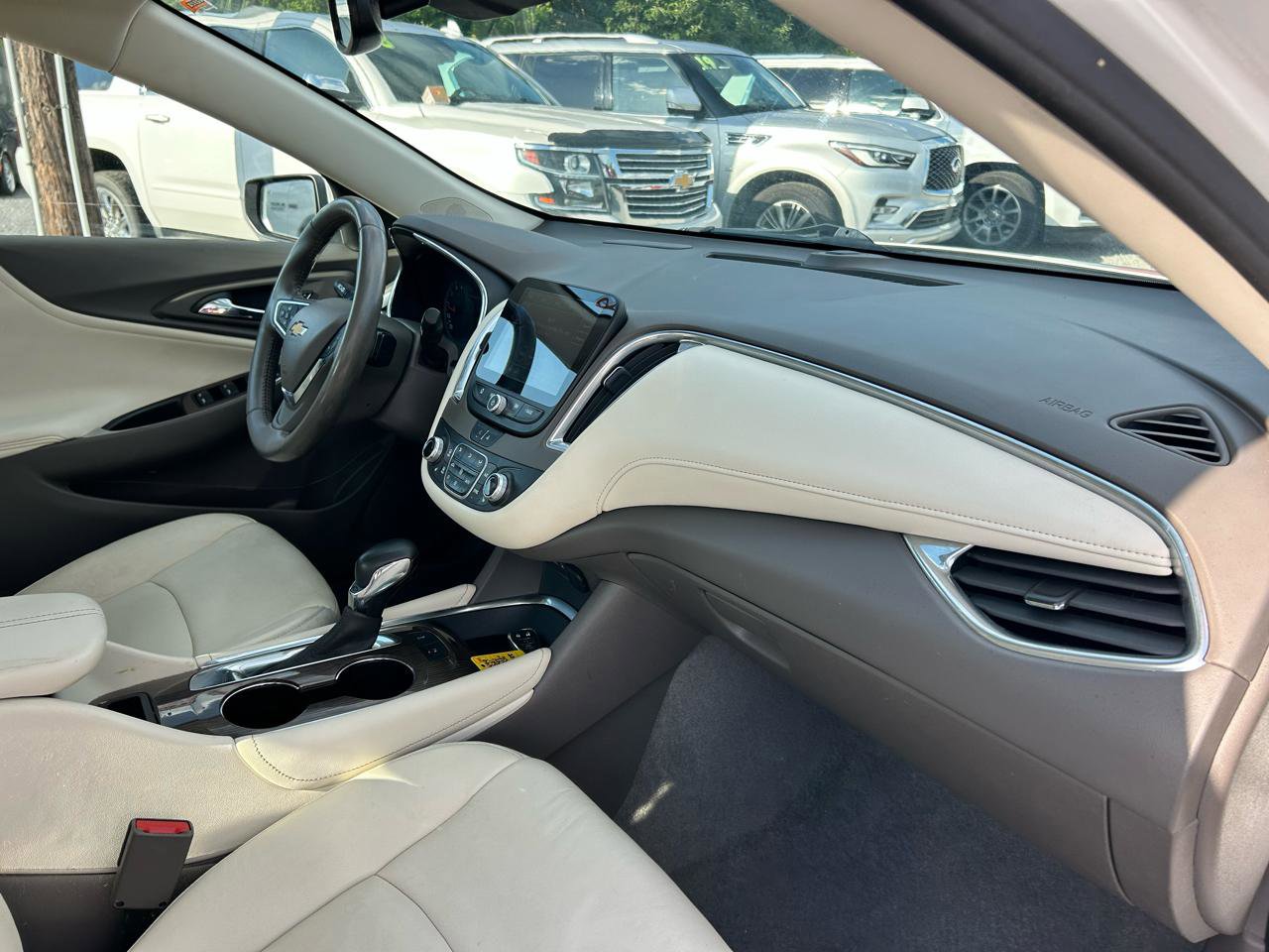 Used 2021 Chevrolet Malibu LT w/ Leather Package FWD image 9