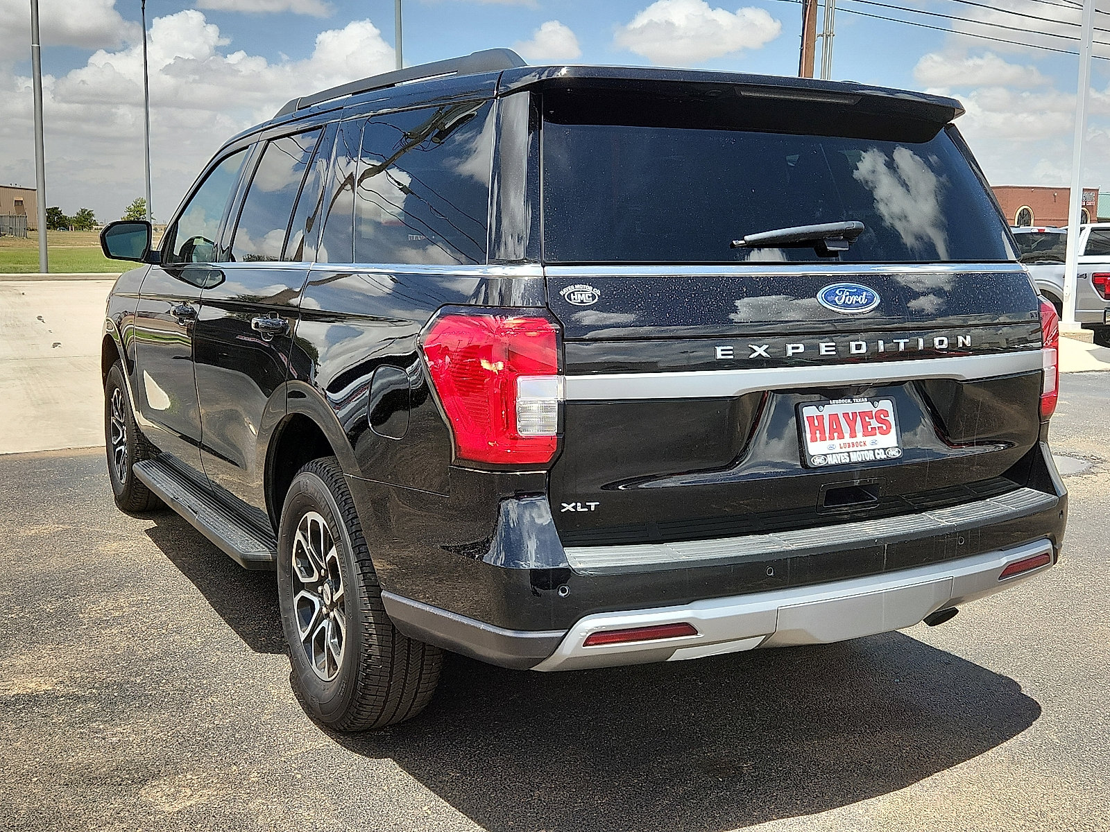 Used 2024 Ford Expedition XLT image 3