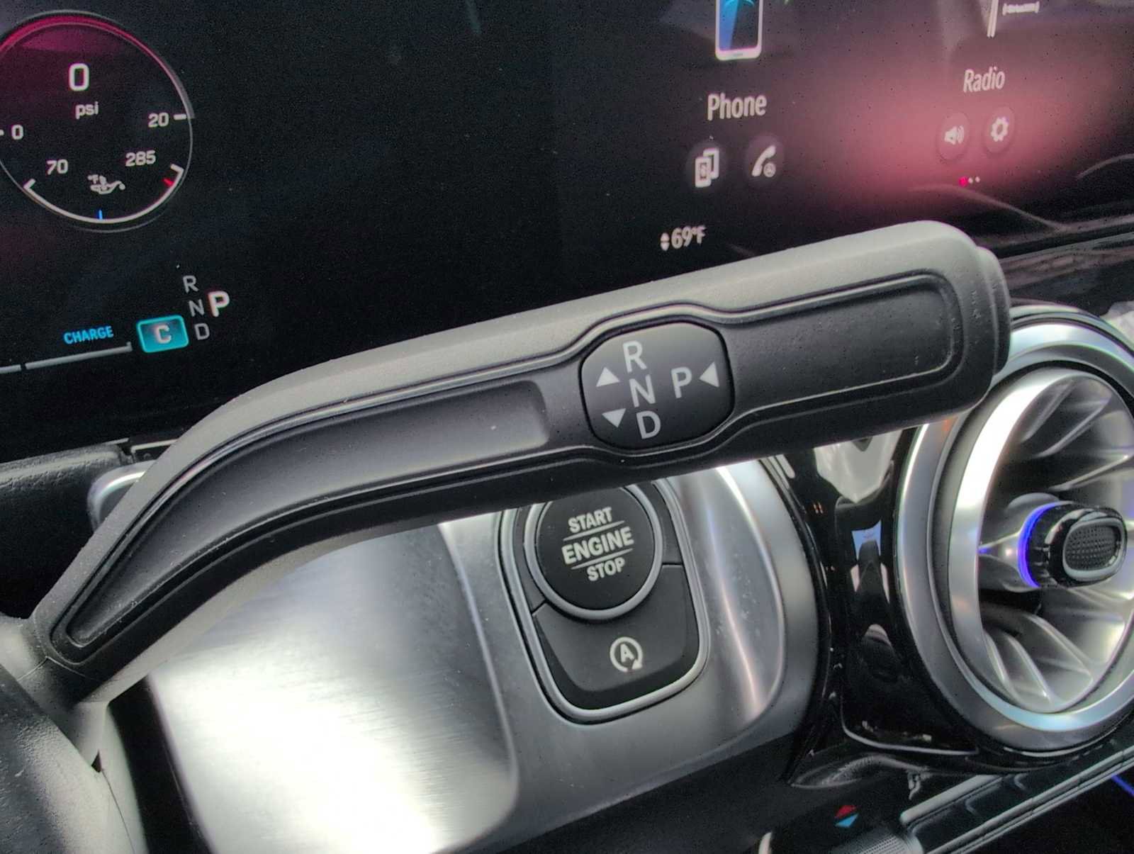 Used 2024 Mercedes-Benz GLB 250 4MATIC image 29