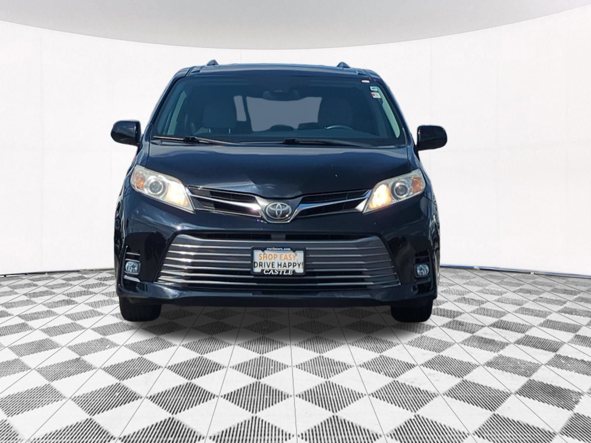 Used 2018 Toyota Sienna XLE w/ XLE Navigation Package FWD image 8