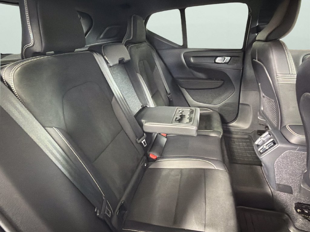 Used 2021 Volvo XC40 T4 R-Design w/ Advanced Package FWD image 29
