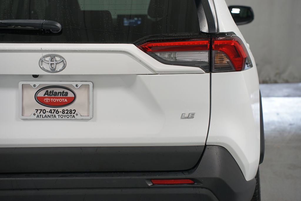Used 2022 Toyota RAV4 LE image 10