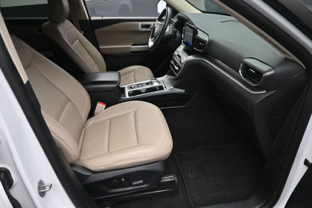 Used 2020 Ford Explorer XLT w/ Equipment Group 202A AWD/4WD image 9