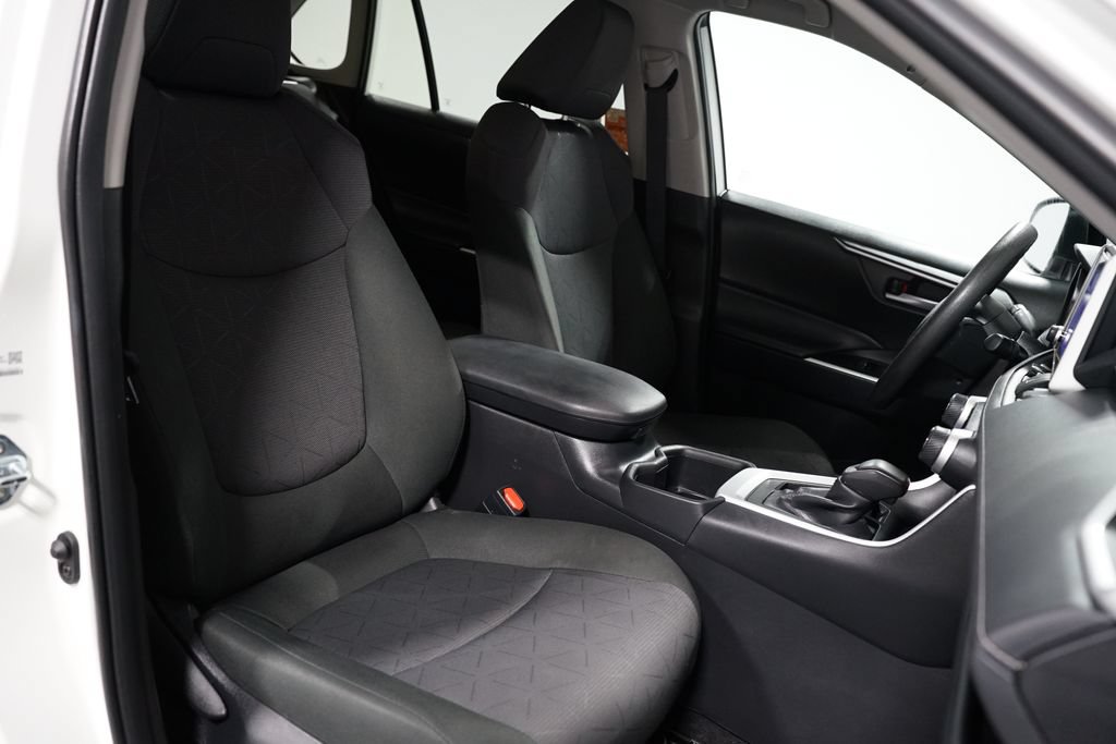 Certified 2025 Toyota RAV4 XLE FWD image 28