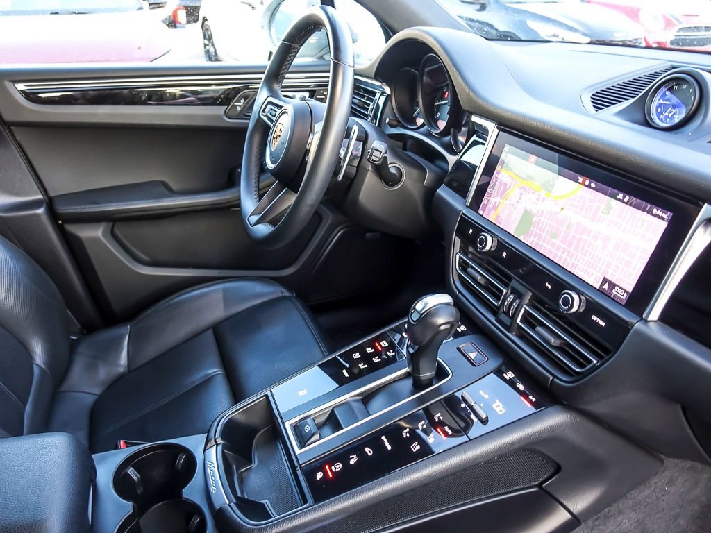Used 2023 Porsche Macan AWD/4WD image 30
