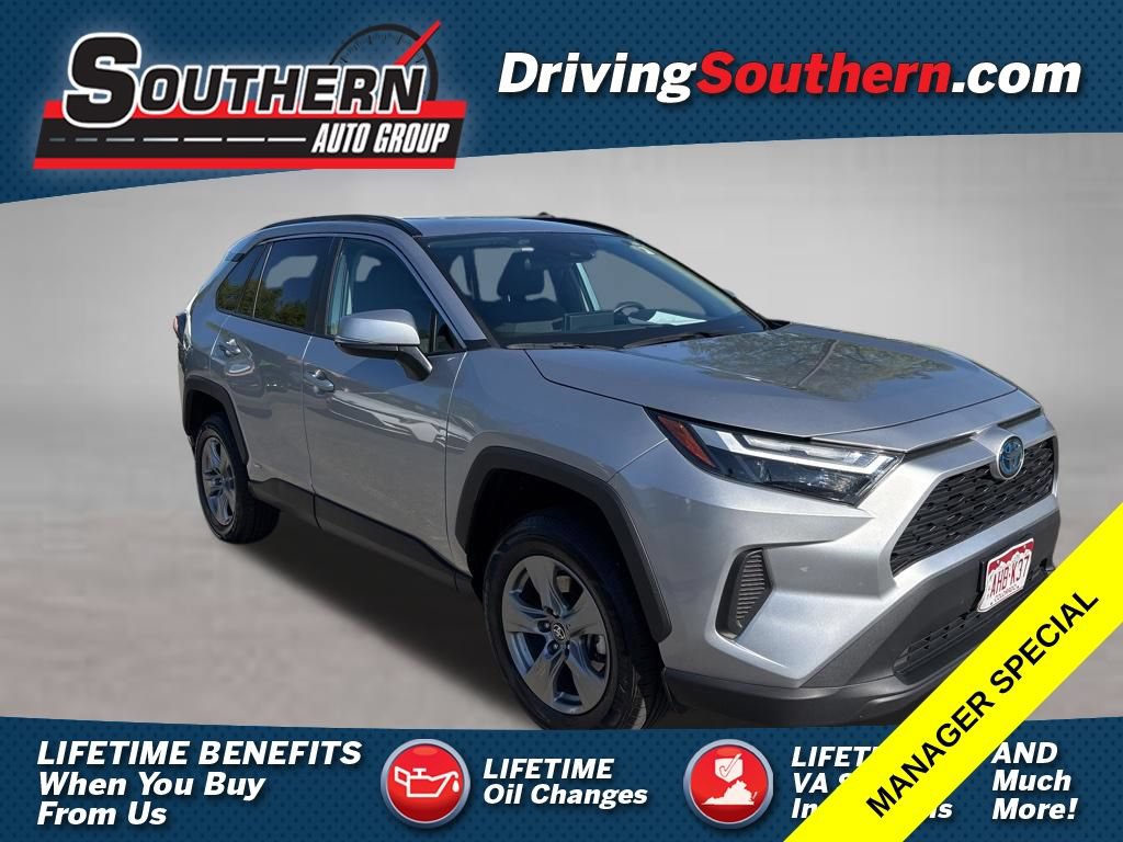 Used 2024 Toyota RAV4 XLE AWD/4WD image 1