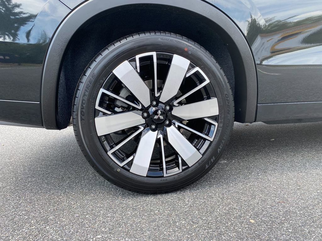 New 2025 Mitsubishi Outlander SEL image 32