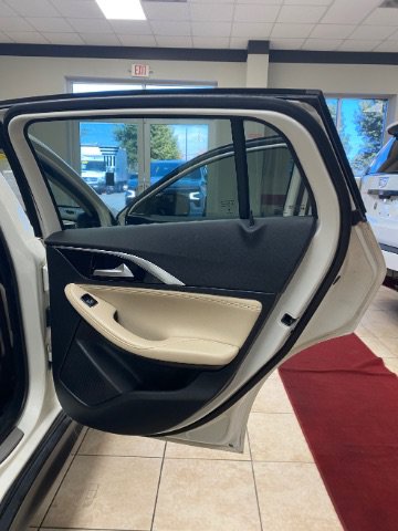Used 2018 INFINITI QX30 Premium w/ Navigation Package AWD/4WD image 11