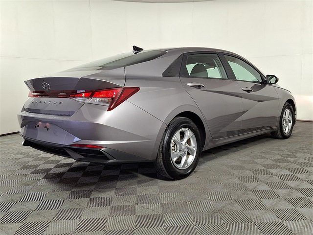 Used 2023 Hyundai Elantra SE w/ Preferred Accessory Package image 9
