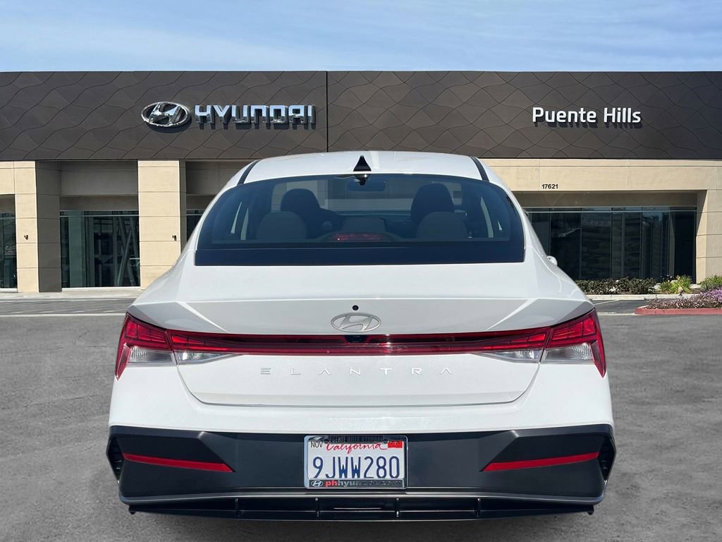 Certified 2024 Hyundai Elantra SEL w/ Convenience Package image 5