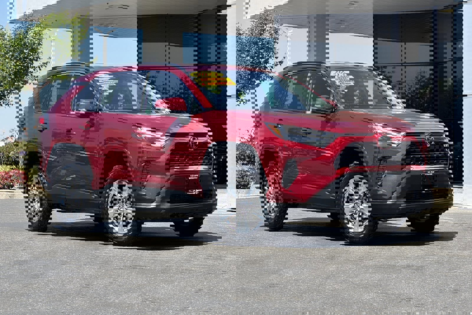 Used 2023 Toyota RAV4 XLE image 2