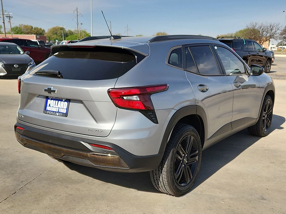 Used 2025 Chevrolet Trax ACTIV w/ Driver Confidence Package image 3