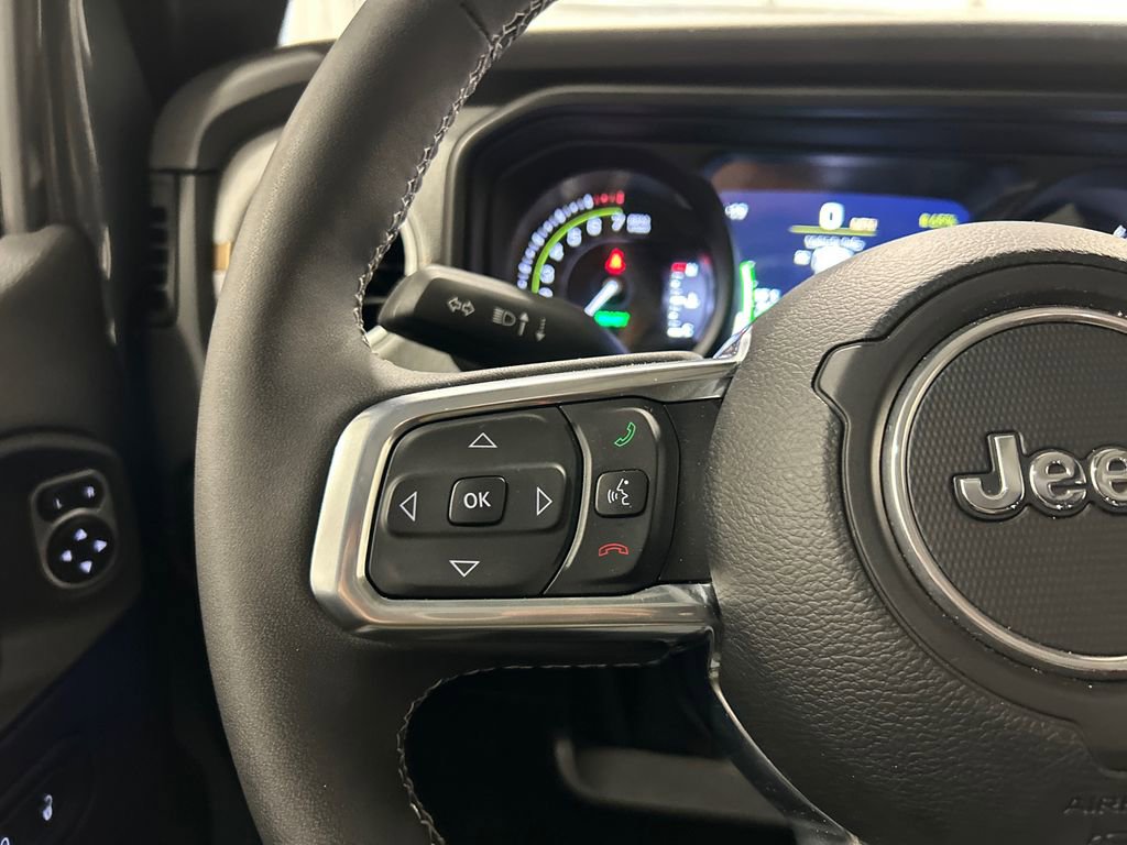 Used 2025 Jeep Wrangler Unlimited Sahara AWD/4WD image 19