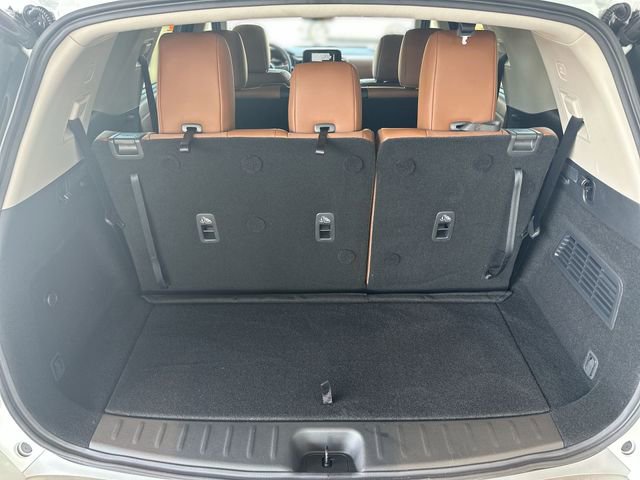 Used 2025 Nissan Pathfinder Platinum w/ Black Appearance Package image 27