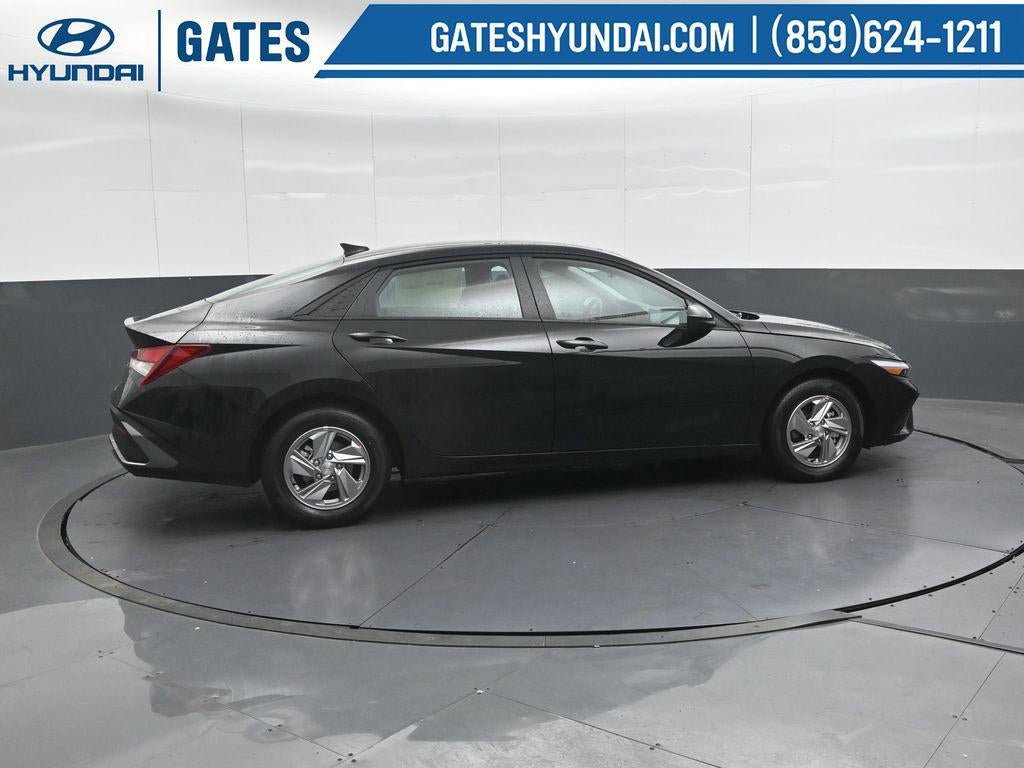 New 2026 Hyundai Elantra SE image 3