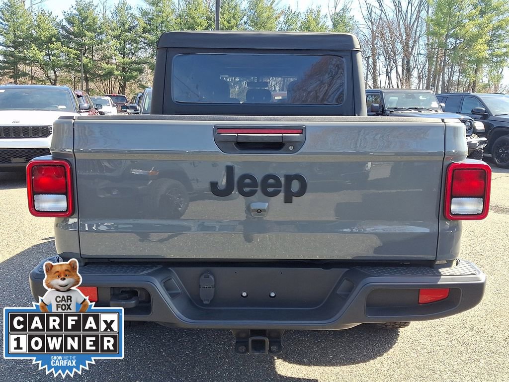 Used 2022 Jeep Gladiator Willys AWD/4WD image 5