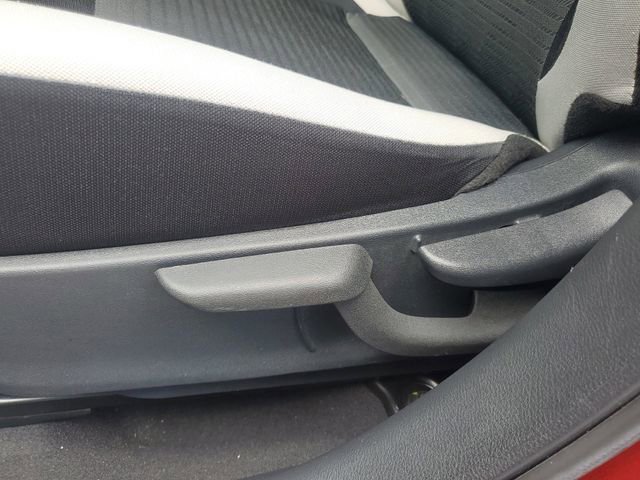 Used 2022 Nissan Versa SV FWD image 17