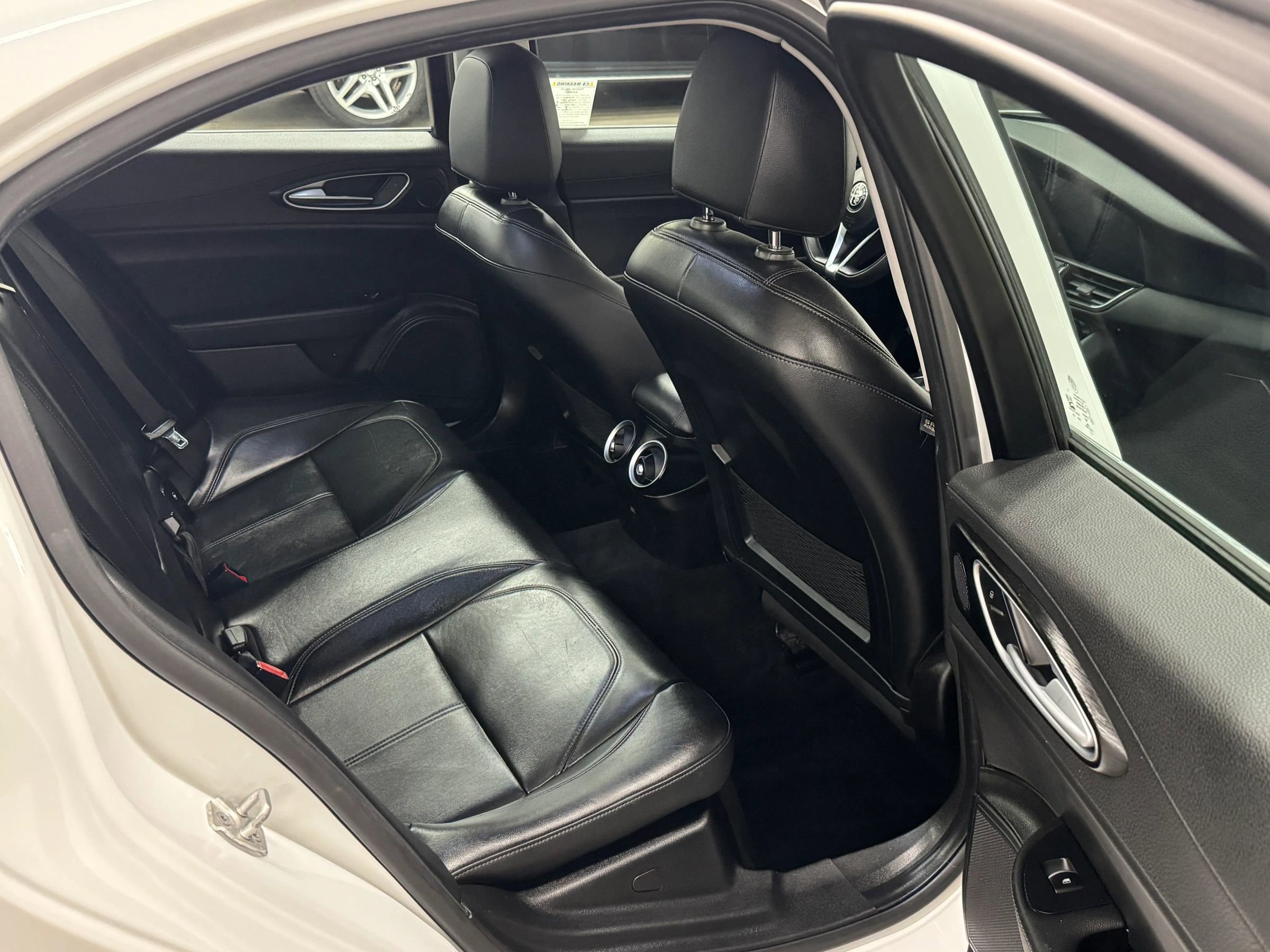 Used 2017 Alfa Romeo Giulia image 22