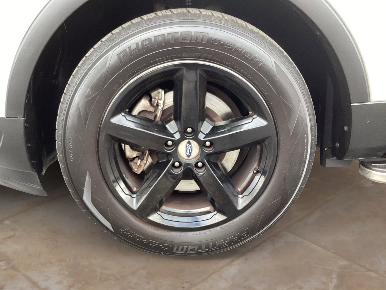 Used 2019 Ford Explorer XLT image 32