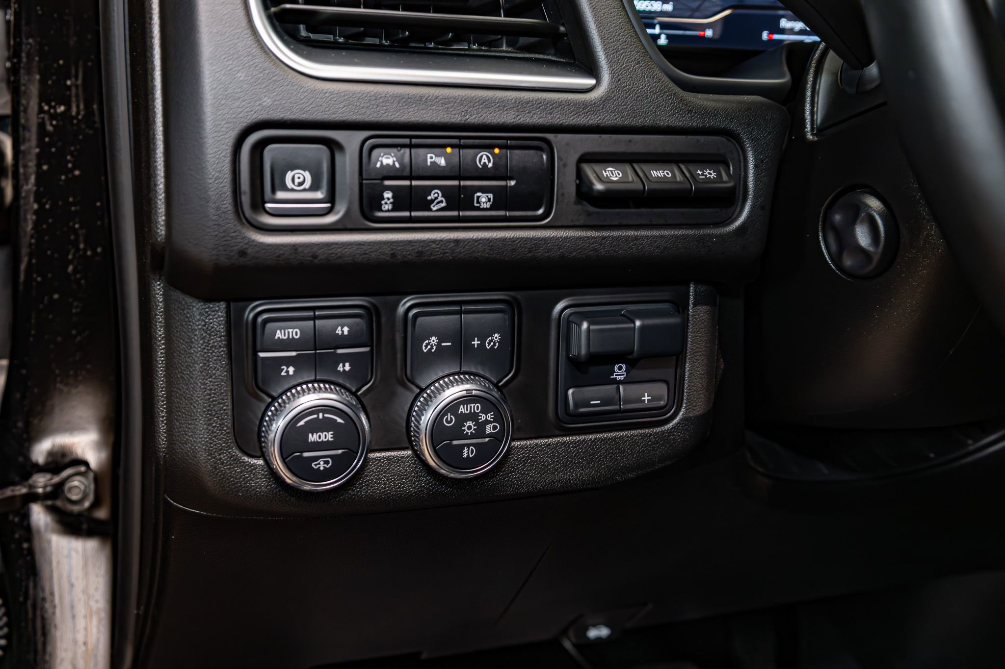 Used 2024 GMC Yukon AT4 w/ AT4 Premium Plus Package image 19