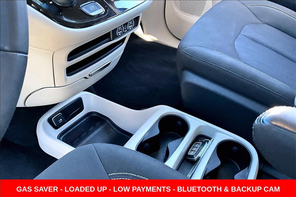 Used 2022 Chrysler Voyager LX image 17