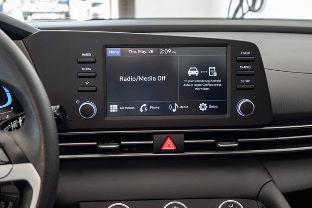 Certified 2025 Hyundai Elantra SE FWD image 16