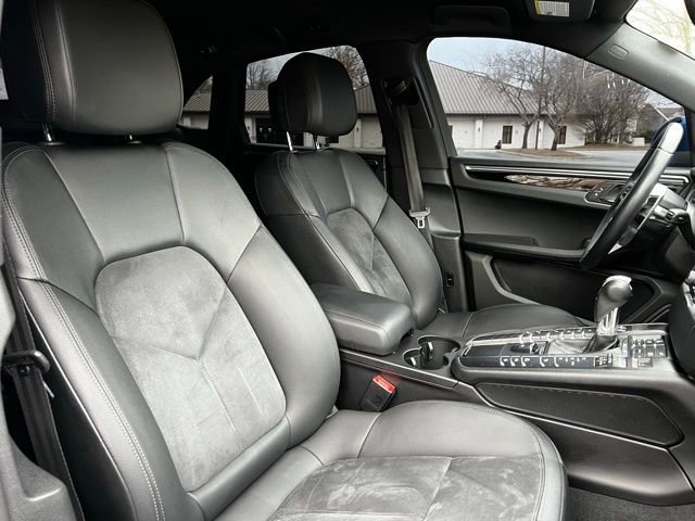 Used 2017 Porsche Macan AWD/4WD image 25