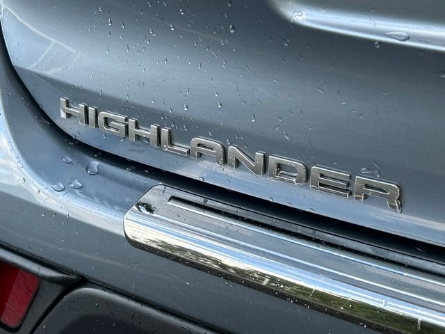 Used 2022 Toyota Highlander XLE AWD/4WD image 13