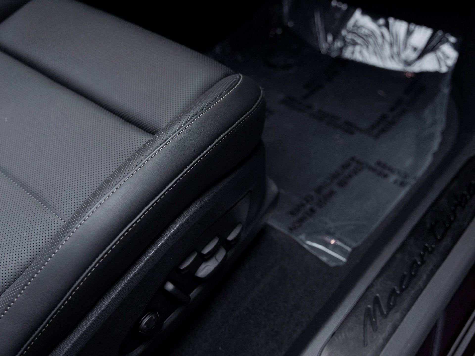 New 2024 Porsche Macan Turbo Electric image 38