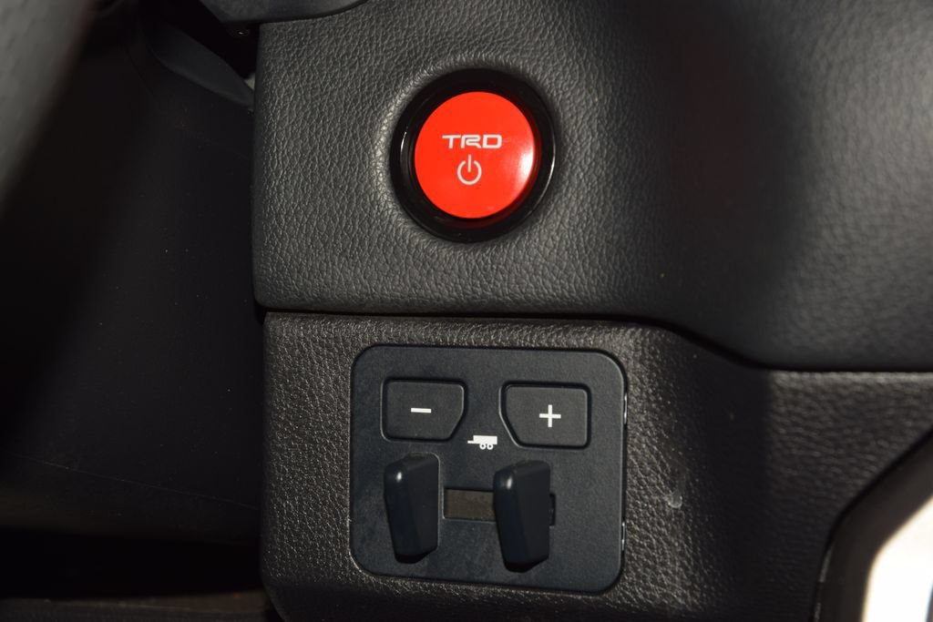 Used 2025 Toyota Sequoia Limited w/ TRD Off-Road Package AWD/4WD image 38