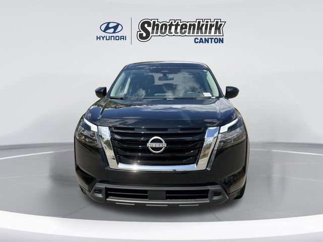 Used 2025 Nissan Pathfinder S image 2