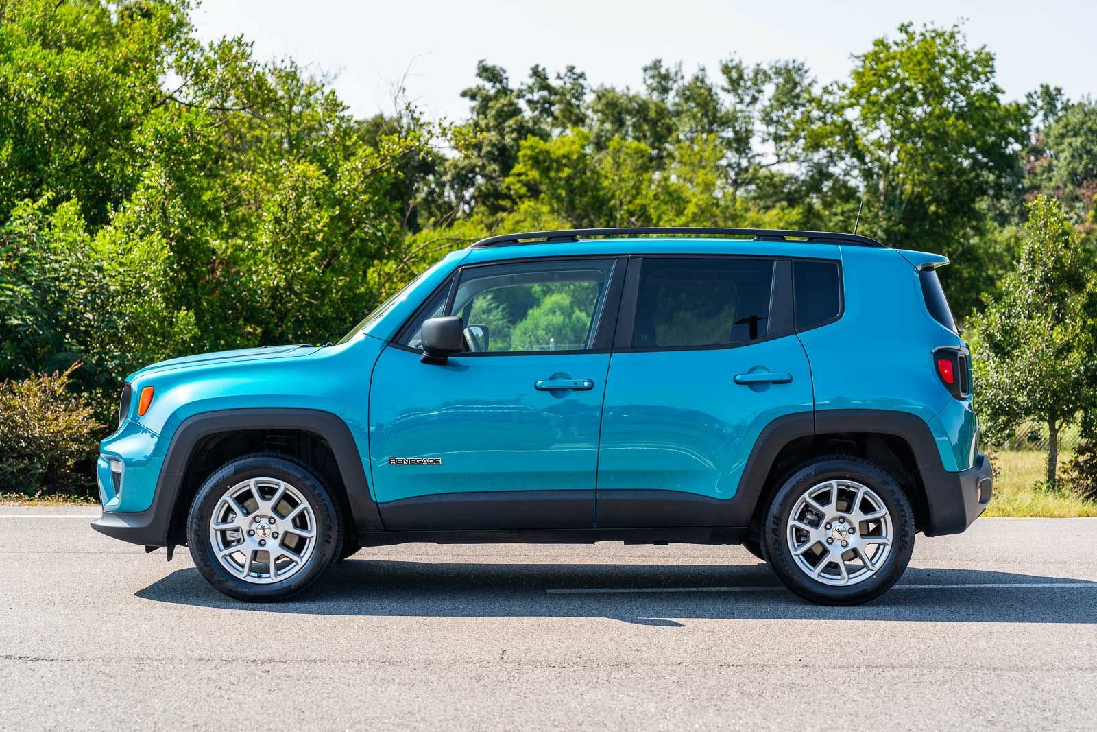 Used 2022 Jeep Renegade Latitude AWD/4WD image 4